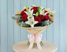 Букет цветов из:  Лилии и Розы в Шумячи