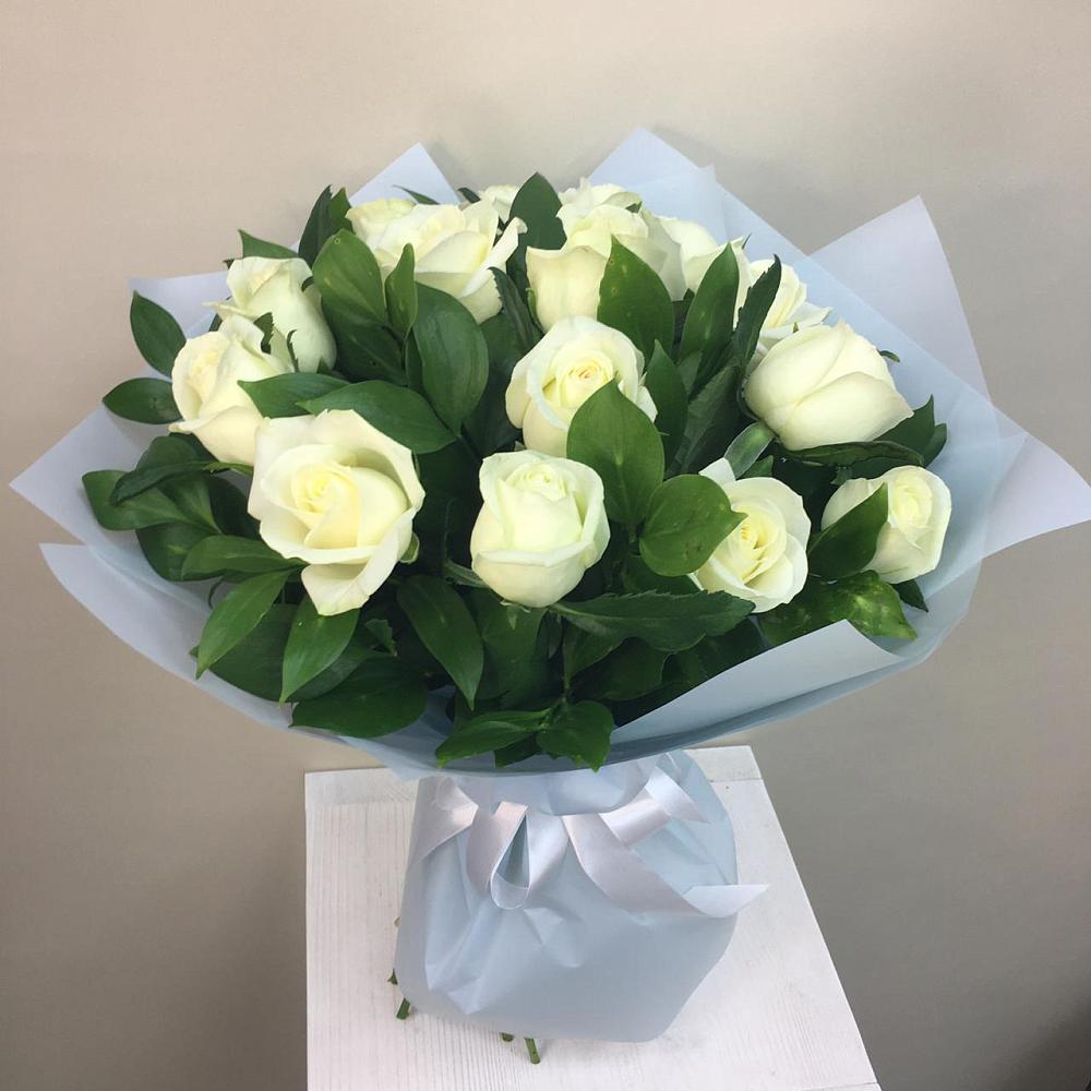 Букет 15 Белых роз Проуд в Шумячи