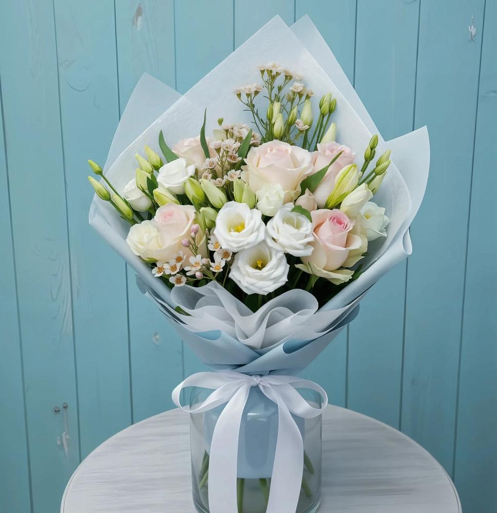 Букет цветов из: Розы и Лизиантусы в Шумячи