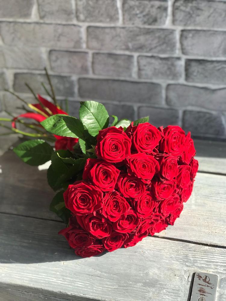 Букет Красные розы Фридом в Шумячи