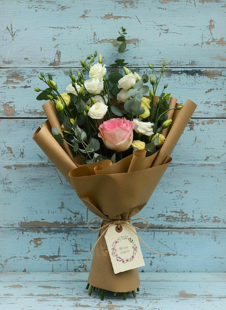 Букет цветов из: Розы и Лизиантусы в Шумячи