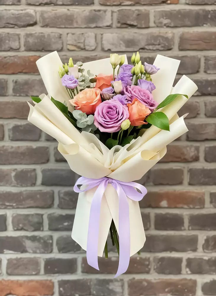 Букет цветов из: Лизиантусы и Розы в Шумячи