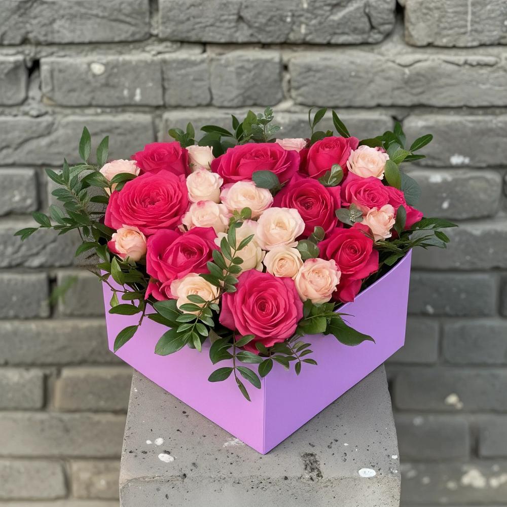 Цветочная композиция из Розы в коробке в Шумячи