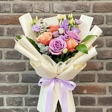 Букет цветов из:  Лизиантусы и Розы в Шумячи