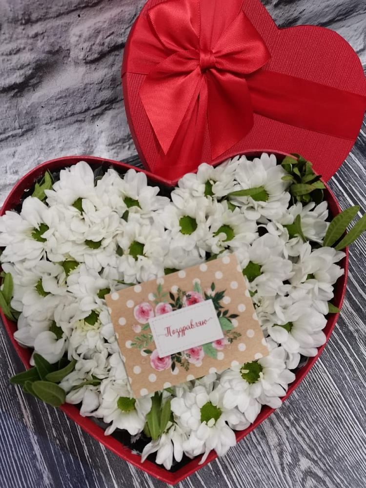 Цветочная композиция из Хризантемы в виде сердца в Шумячи