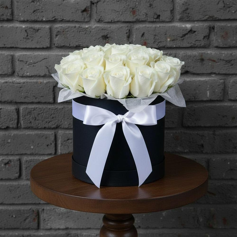 Цветочная композиция из Розы в шляпной коробке в Шумячи